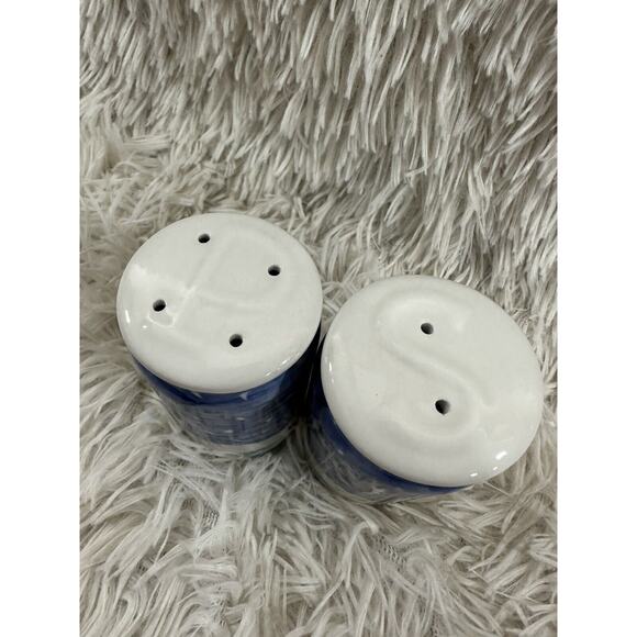 VTG Christmas Salt Pepper Shakers Snowman‎ Scene Tabletops Unlimited Winterland - Picture 2 of 4